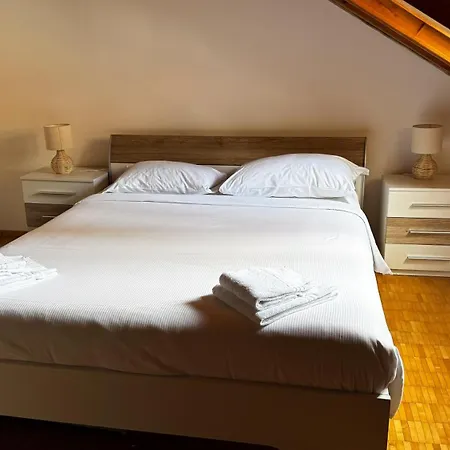 Piazza Grande Duplex アパート *