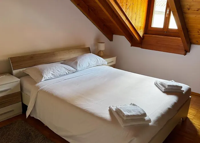 アパート Piazza Grande Duplex ロカルノ